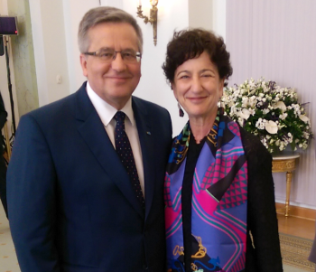 President of Poland Bronisław Komorowski and Executive Director of Taube Philanthropies Shana Penn, who represented Tad Taube at the Warsaw ceremony.